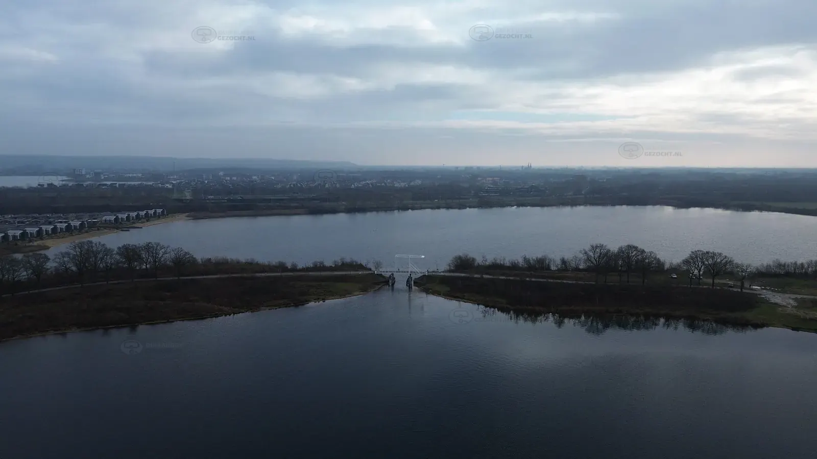 Kraaijenbergse plas 7 witte brug west luchtfoto (8)