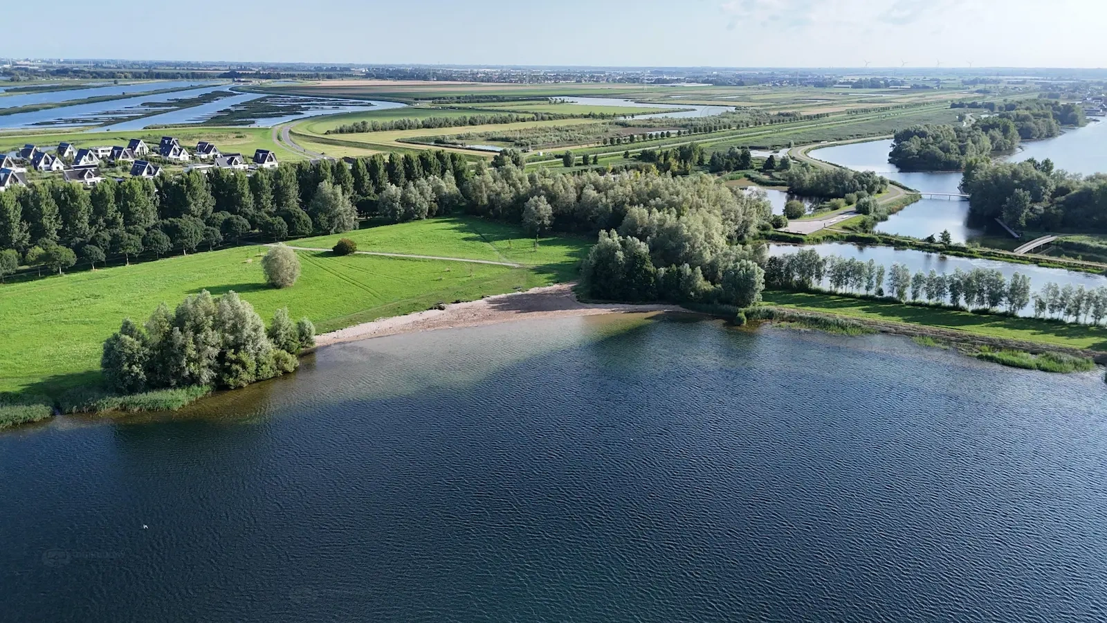 Zevenhuizerplas hondenstrand luchtfoto